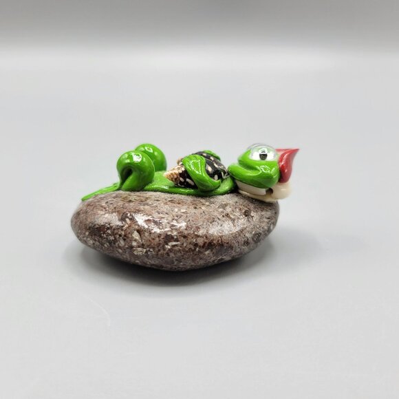 Handcrafted Frog Figurine Sitting On Stone Office Desk Home Shelf Decor - Picture 4 of 8